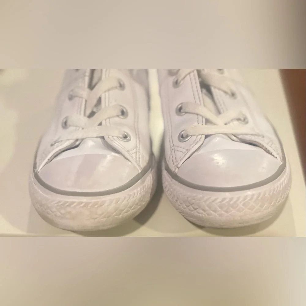 Converse All Star white leather Juniors 2 lace up